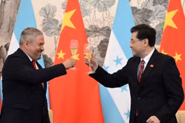 Trung Quốc thiết lập quan hệ ngoại giao với Honduras