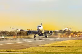 Máy bay chở khách của Mỹ hạ cánh khẩn cấp ở Cuba