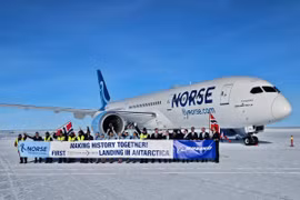 Cú hạ cánh lịch sử tại Nam Cực của loại máy bay chở khách lớn nhất 