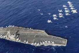 Xem siêu tàu sân bay Mỹ tập trận rầm rộ với quân đội Hàn Quốc 