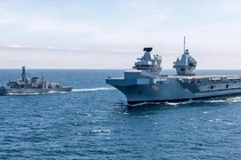 Siêu tàu sân bay Anh chạm trán chiến hạm Nga