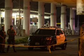 Mỹ ráo riết truy bắt nghi phạm bắn trọng thương hai cảnh sát trong xe tuần tra