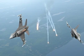 Tiêm kích Mỹ chặn máy bay khả nghi gần CLB golf của ông Trump