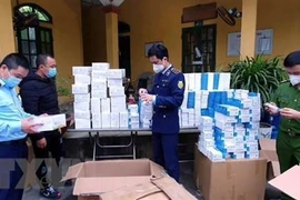 [Tin nhanh sáng 29-3-2022] Thu giữ 2.500 bộ kit test và 55.000 viên thuốc kháng Covid-19 nhập lậu