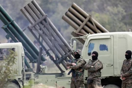 Hezbollah phóng loạt rocket, đáp trả cuộc không kích của Israel vào Lebanon