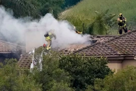 Máy bay đâm vào nhà dân ở Mỹ, phi công tử nạn