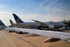 Máy bay chở 230 người hạ cánh khẩn cấp tại Mỹ