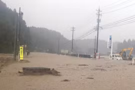 Mưa lớn gây lở đất và lũ lụt tại Nhật Bản