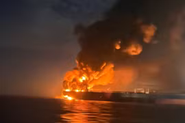 Hai tàu chở dầu hư hại nặng, nghi bị tấn công ở Biển Đen 