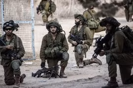 Quân đội Israel tiếp tục tấn công vào Dải Gaza