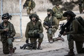 Quân đội Israel tiếp tục tấn công vào Dải Gaza