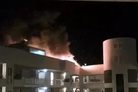 Australia: Trực thăng đâm vào nóc khách sạn, phi công tử nạn