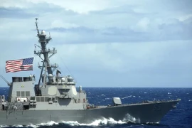 Tàu khu trục Mỹ đi qua eo biển Đài Loan