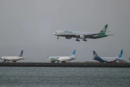 Ẩu đả giữa chuyến bay, 2 nam hành khách bị cảnh sát thẩm vấn