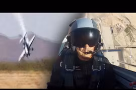 Phi công nổi tiếng với hơn 10.000 giờ bay tử nạn tại triển lãm hàng không