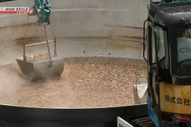 Hơn 3 tấn khoai sọ được nấu trong chiếc nồi khổng lồ, phải dùng máy xúc để múc