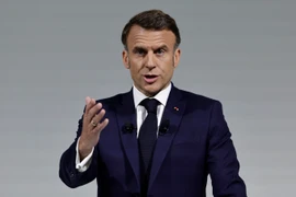 Tổng thống Pháp tuyên bố sẽ tăng gấp đôi ngân sách quốc phòng