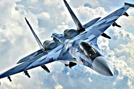 Nga điều Su-35 ngăn chặn 2 máy bay ném bom chiến lược B-52H Mỹ 