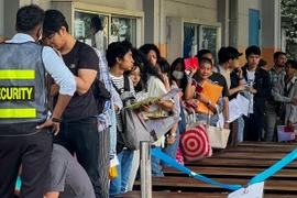 Nhiều người tìm cách rời Myanmar sau lệnh tổng động viên