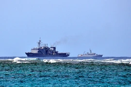 Nhật Bản gấp rút trục vớt 5 thi thể trong vụ trực thăng quân sự gặp nạn