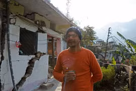 Nhiều vết nứt bí ẩn xuất hiện tại thị trấn hành hương nổi tiếng trên dãy Himalaya 