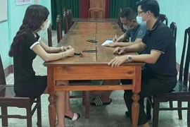 [Tin nhanh sáng 3-8-2021] Cô gái tự cởi nội y giữa cầu Trường Tiền, quay clip phát tán lên mạng