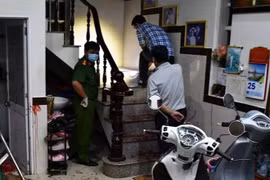 [Tin nhanh sáng 26-10-2021] Đang xem tivi, 2 vợ chồng bị đâm nhiều nhát, cướp tài sản 