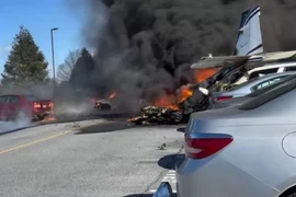 Máy bay rơi xuống khu dân cư tại Mỹ