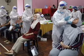 Dù phong tỏa, Malaysia vẫn ghi nhận số ca nhiễm mới Covid-19 cao kỷ lục