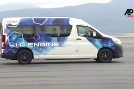 Toyota ra mắt xe hybrid sử dụng hydro, gần như không phát thải khí CO2