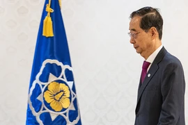 Thủ tướng Hàn Quốc và lãnh đạo đảng cầm quyền đệ đơn từ chức