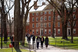 Tổng thống Trump chỉ thị chấm dứt hợp đồng liên bang với Đại học Harvard