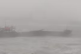 Tàu vỡ đôi khi bão lớn đổ bộ Thổ Nhĩ Kỳ