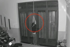 [Tin nhanh sáng 6-7-2022] Đu dây vào nhà dân trộm tài sản