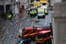 Lao xe vào đám đông CĐV Liverpool ăn mừng chức vô địch Ngoại hạng Anh