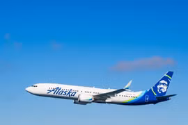 Máy bay Mỹ chở 182 người phanh gấp đến nổ lốp để tránh va chạm 