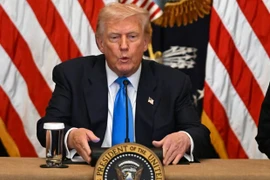 Tổng thống Mỹ Donald Trump ký sắc lệnh áp thuế mới với hàng chục quốc gia 