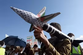 Houthi tuyên bố tấn công 2 tàu sân bay Mỹ tại Trung Đông