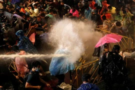 Thái Lan dỡ bỏ tình trạng khẩn cấp