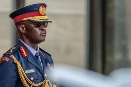 Rơi trực thăng chở Tư lệnh quân đội Kenya, 10 người tử nạn 