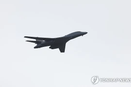 Máy bay ném bom chiến lược B-1B Lancer của Mỹ lần đầu xuất hiện trong lễ duyệt binh tại Hàn Quốc