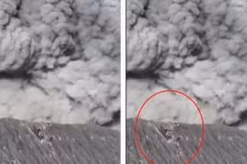 Núi lửa phun trào dữ dội, nhóm nhà leo núi thoát chết trong gang tấc