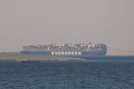 Siêu tàu container từng chắn ngang kênh đào Suez sắp được thả