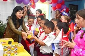 Phu nhân Tổng Bí thư, Chủ tịch nước thăm Trường tiểu học Võ Thị Thắng tại Cuba
