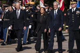 Bà Kamala Harris lần đầu xuất hiện trước công chúng kể từ khi thất cử