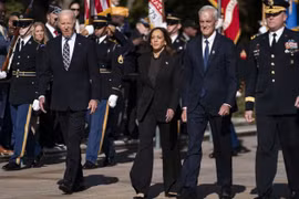 Bà Kamala Harris lần đầu xuất hiện trước công chúng kể từ khi thất cử