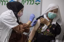 Israel: Vaccine ngừa Covid-19 có thể giảm 98,9% nguy cơ tử vong