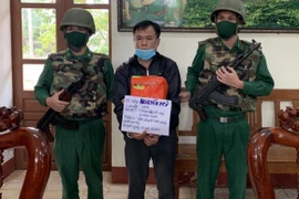 [Tin nhanh tối 12-12-2021] Bộ đội Biên phòng vây ráp đối tượng vận chuyển 3kg ma túy