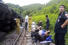 Thái Lan: Xe tải đấu đầu xe buýt, 19 người chết