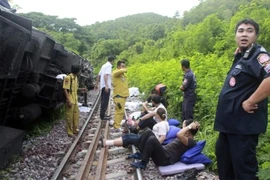 Thái Lan: Xe tải đấu đầu xe buýt, 19 người chết